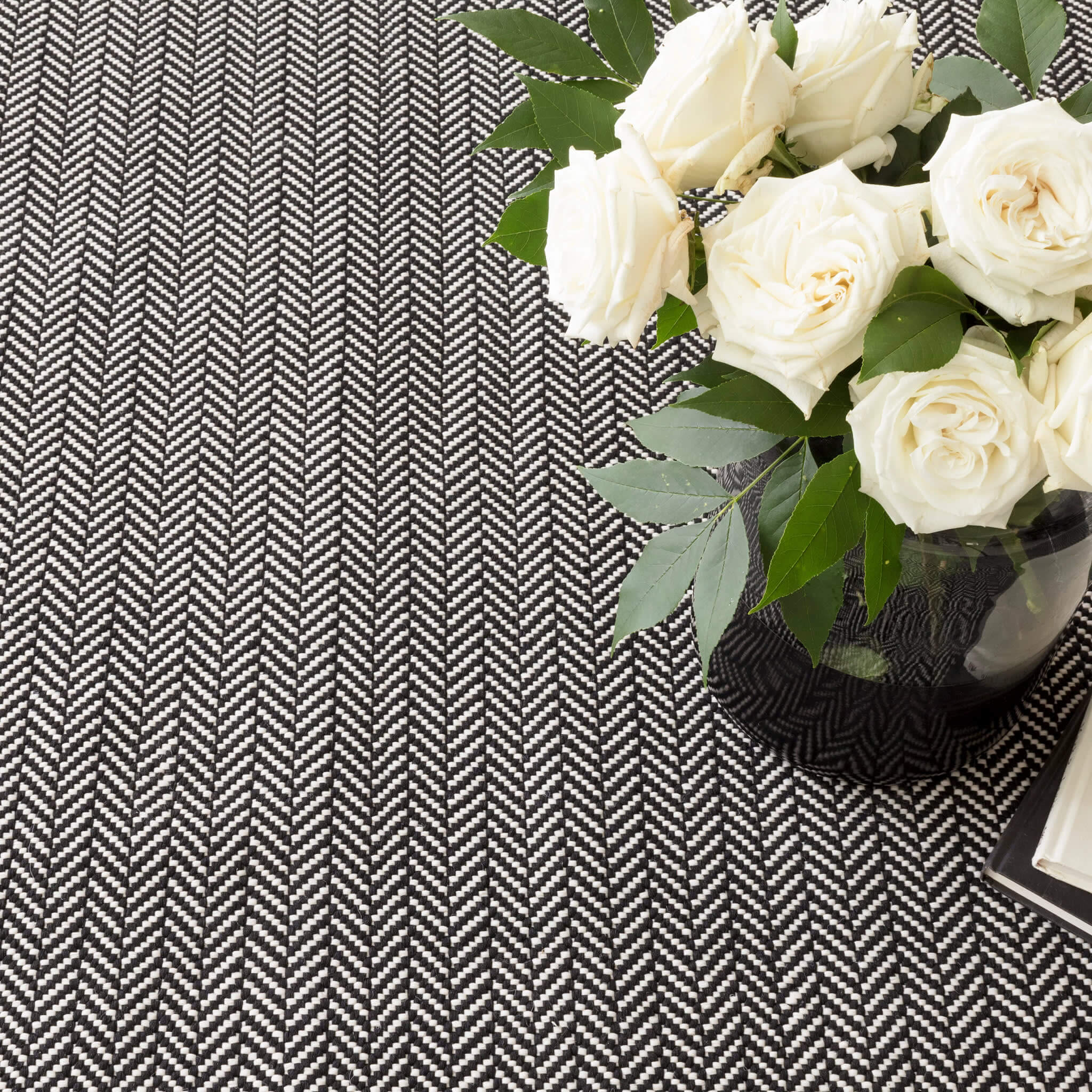 Dash & Albert Herringbone Black/Ivory Indoor/Outdoor Rug