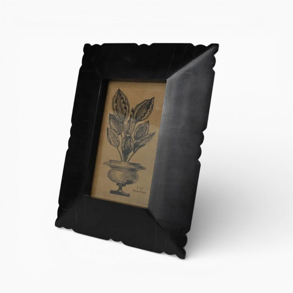 Scalloped Edge Black Resin Frame