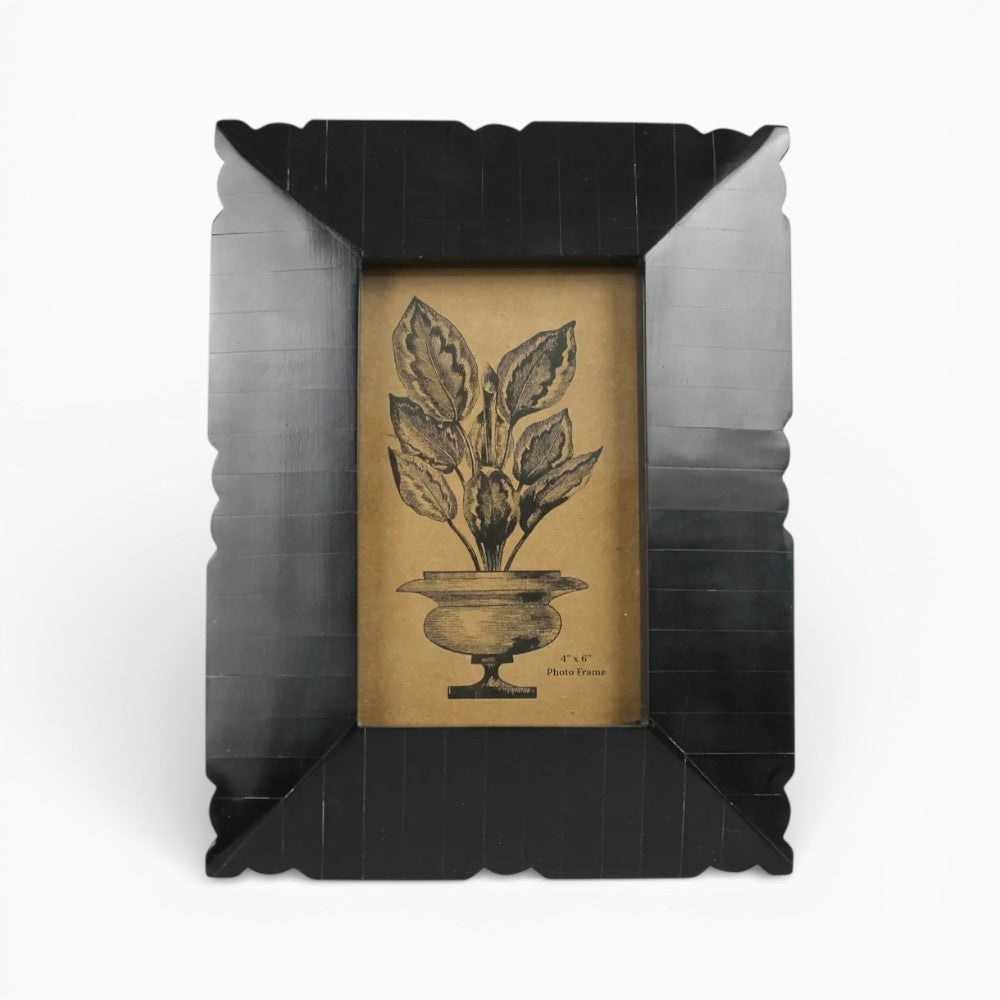 Scalloped Edge Black Resin Frame