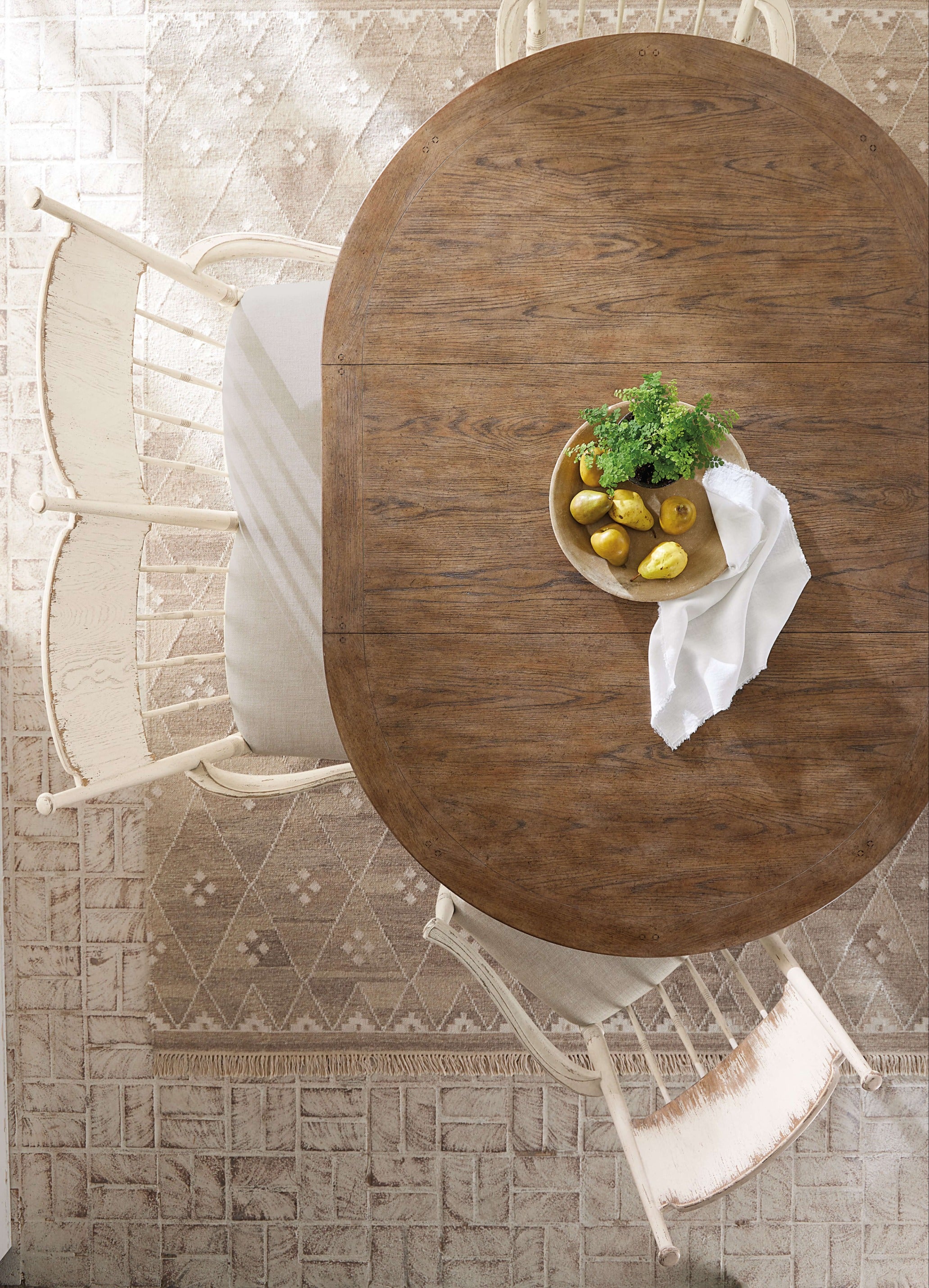 Americana Round Pedestal Dining Table With Leaf