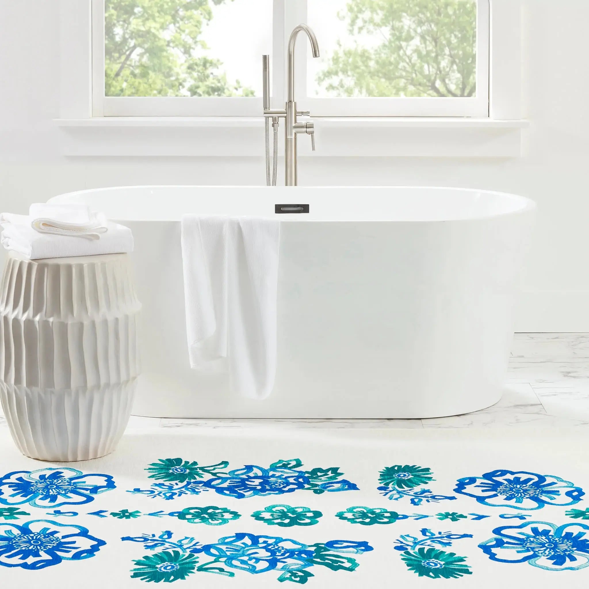 Graphic Gerbera Machine Washable Rug