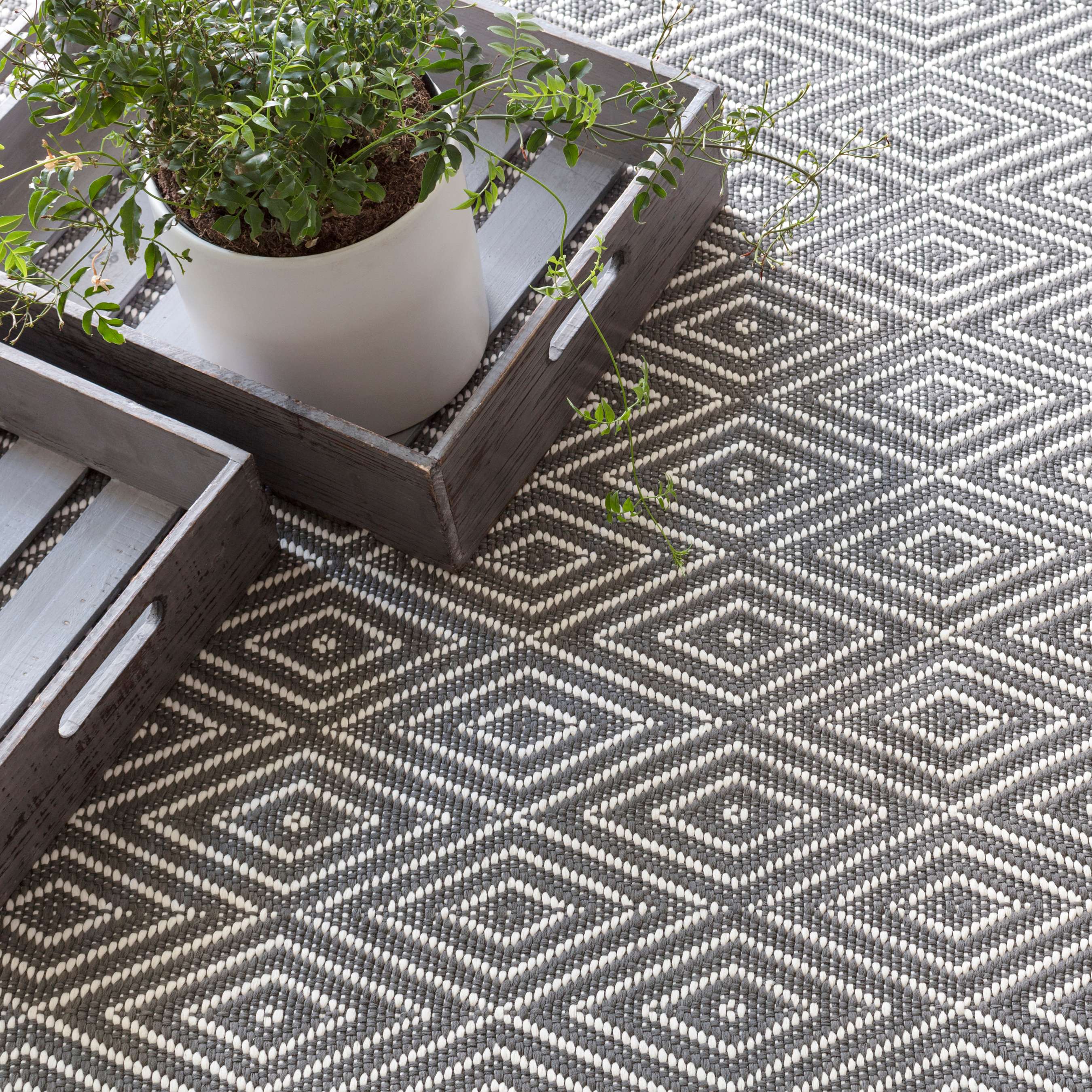 Dash & Albert Diamond Graphite Indoor/Outdoor Rug
