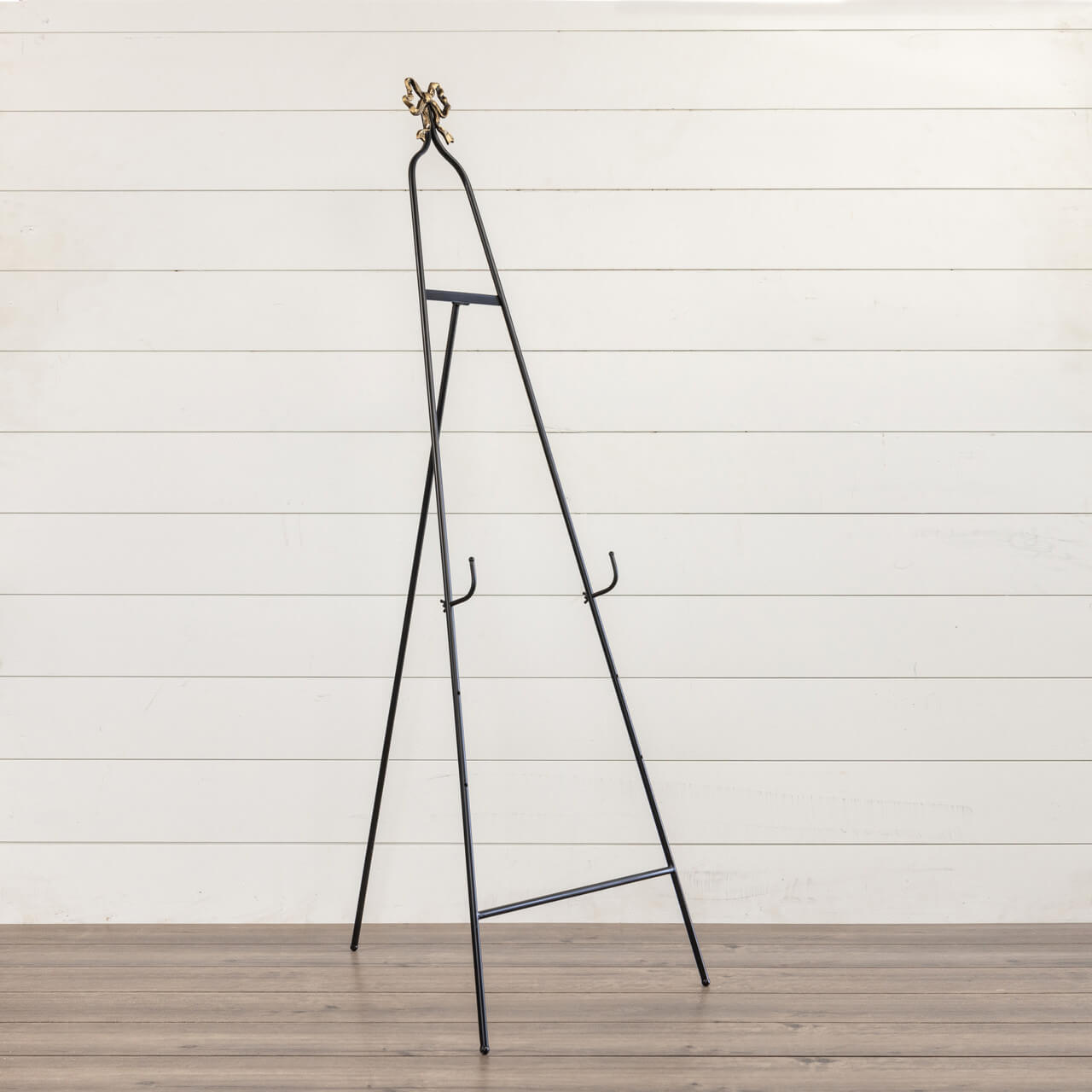 Standing Easel With Bow