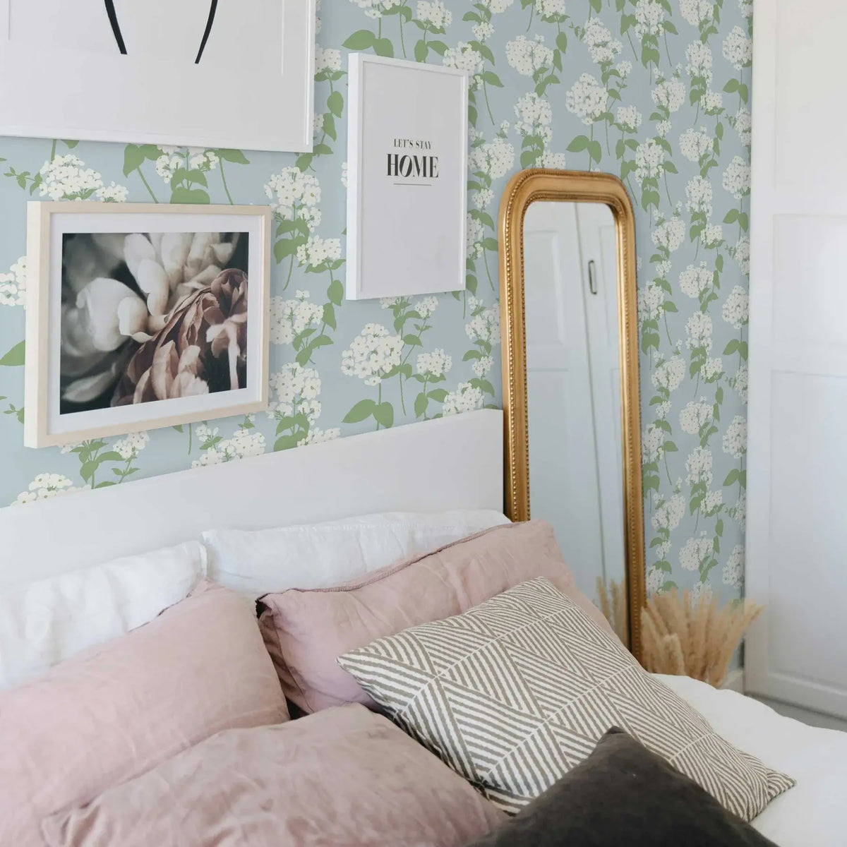 Pop Hydrangeas Peel & Stick Wallpaper