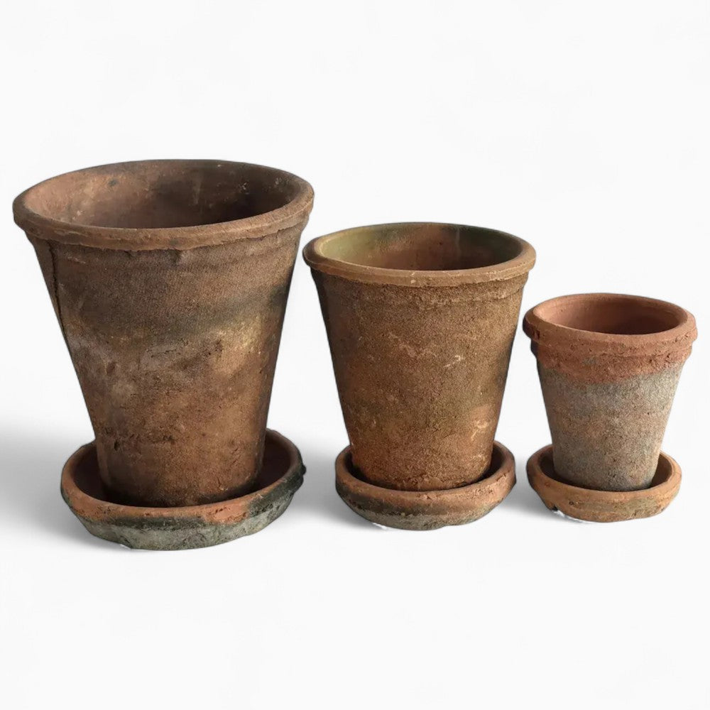 Trompette Antiqued Red Pot With Saucer Set