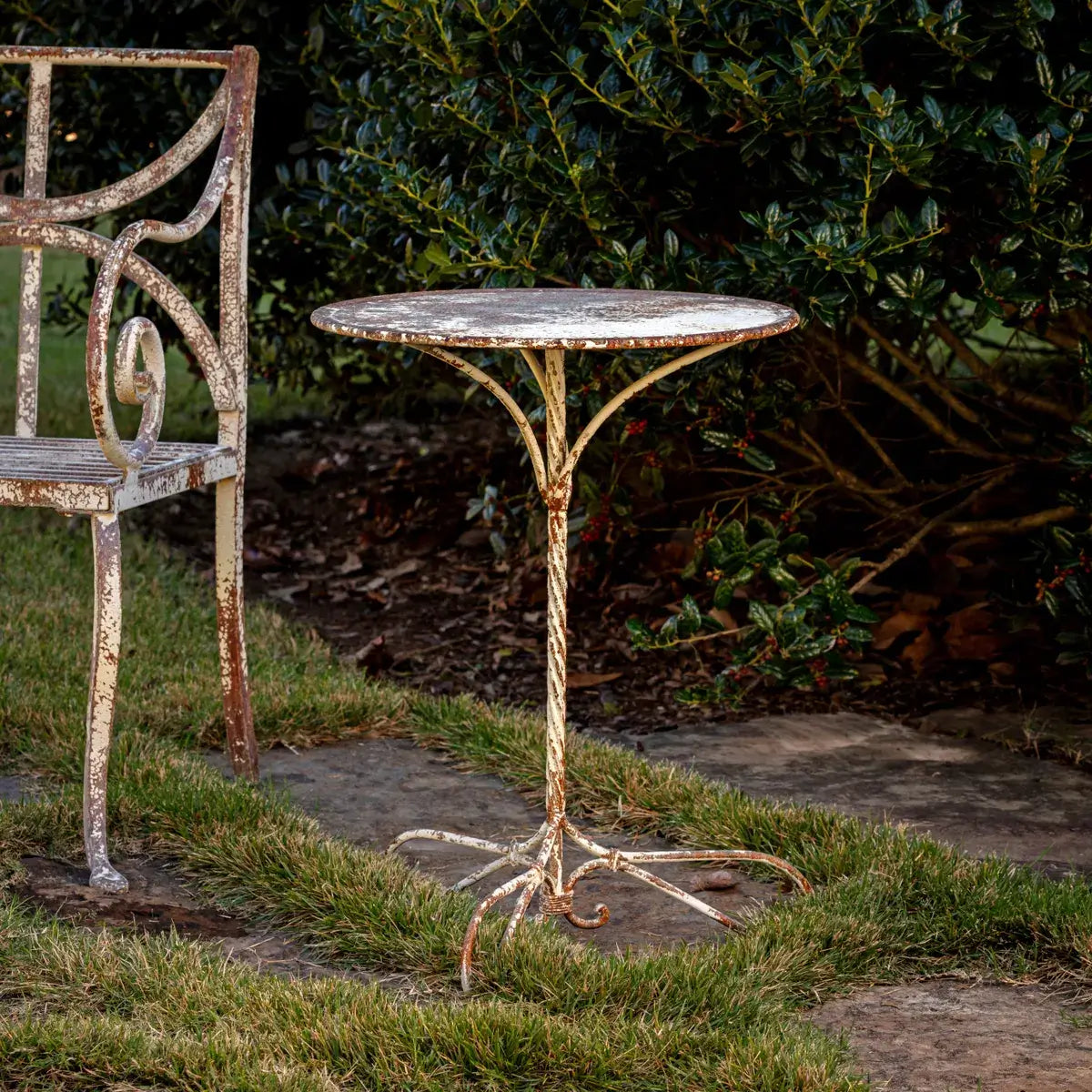 Tuleries Round Iron Table
