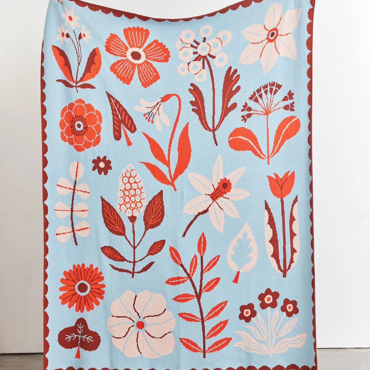 Biquette Petals Knit Blanket