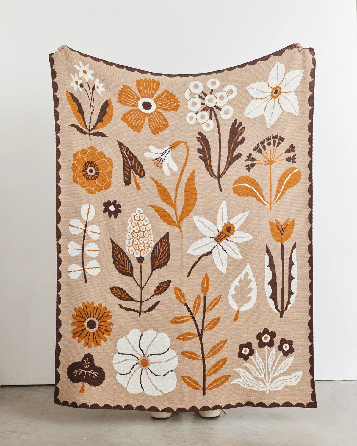 Biquette Petals Knit Blanket