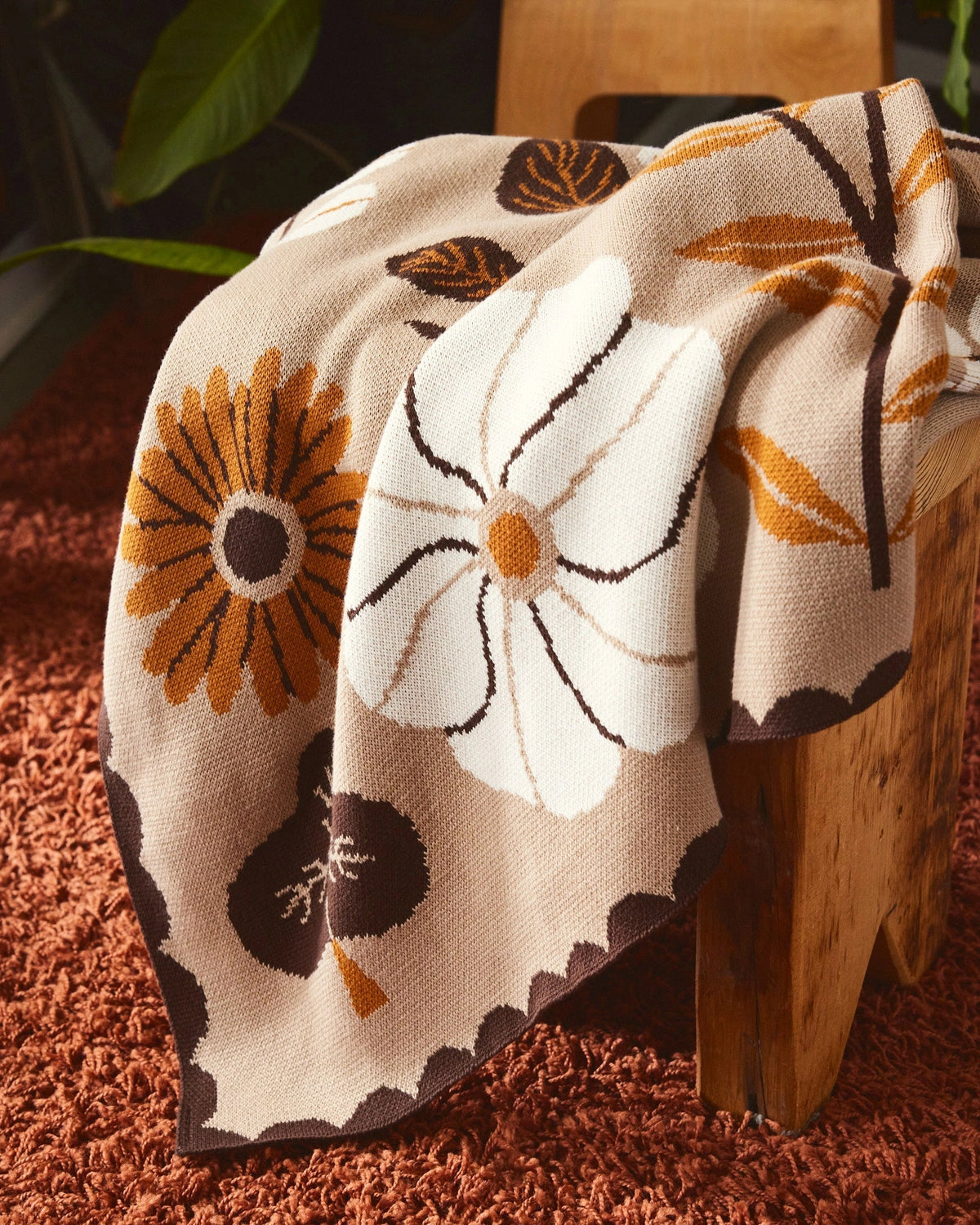 Biquette Petals Knit Blanket