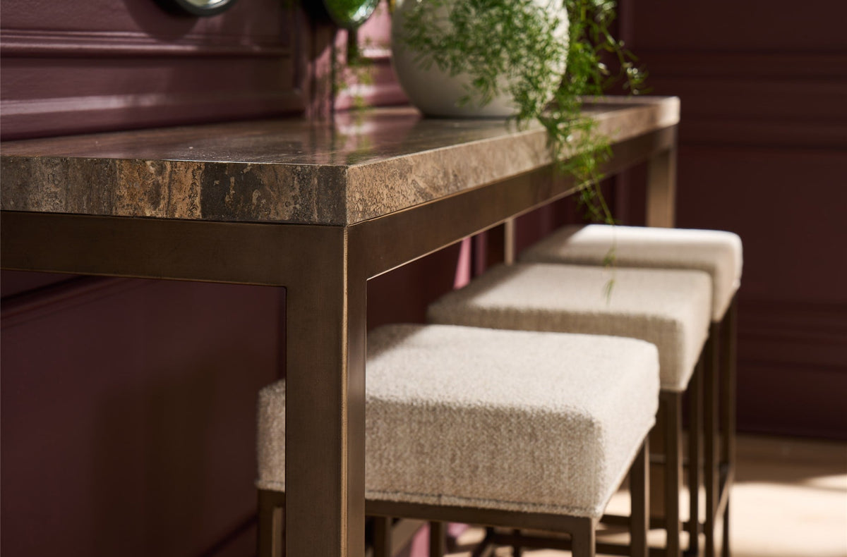 https://www.viewmastercms.com/assets/VMAPP_Universal_Furniture/image/ic/orig/U508823_DET_002.jpg