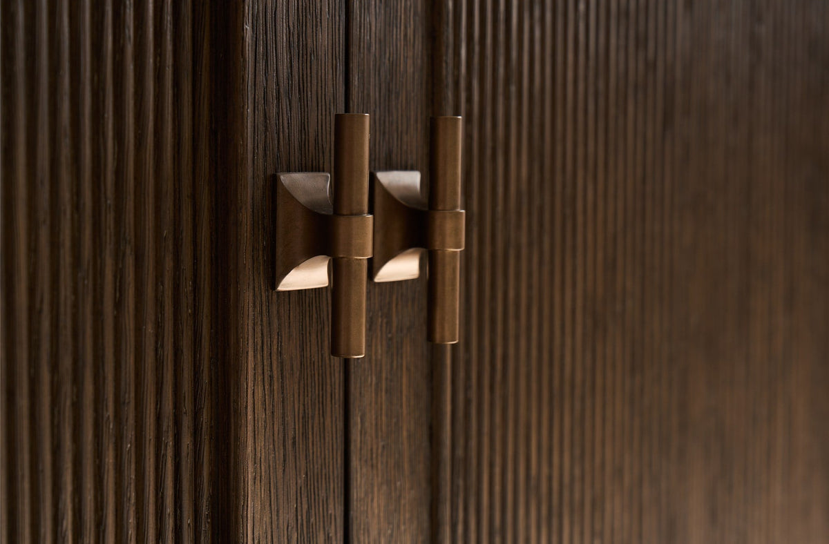 https://www.viewmastercms.com/assets/VMAPP_Universal_Furniture/image/ic/orig/U508845_DET_002.jpg
