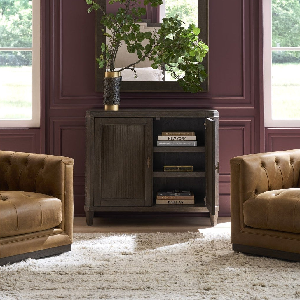 https://www.viewmastercms.com/assets/VMAPP_Universal_Furniture/image/ic/orig/U508845_RS_open_01.jpg