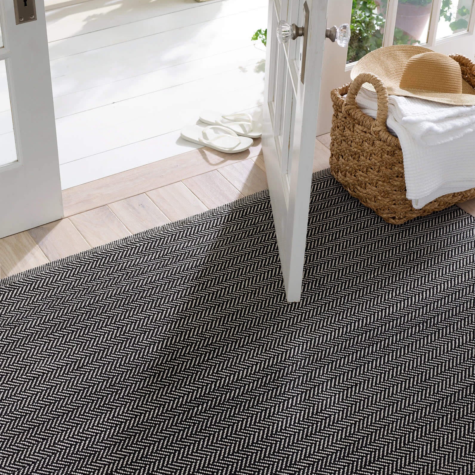 Dash & Albert Herringbone Black/Ivory Indoor/Outdoor Rug