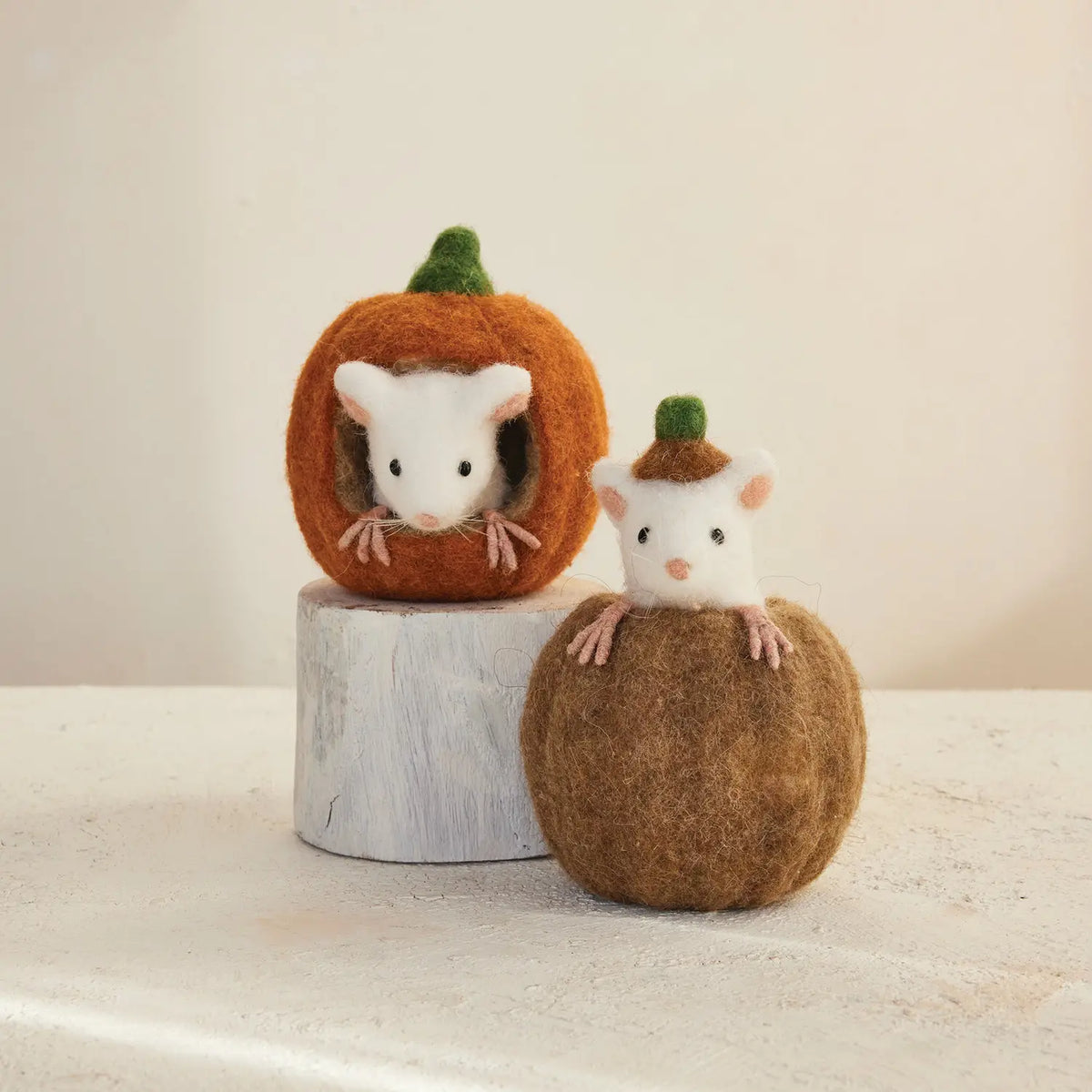 Wool Felt Mouse In Pumpkin