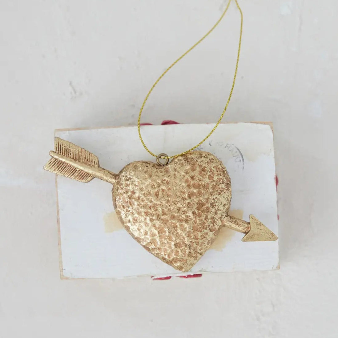 Hammered Resin Heart With Arrow Ornament
