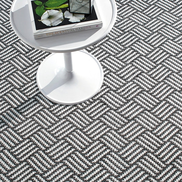 Crisscross Black Handwoven Indoor/Outdoor Rug