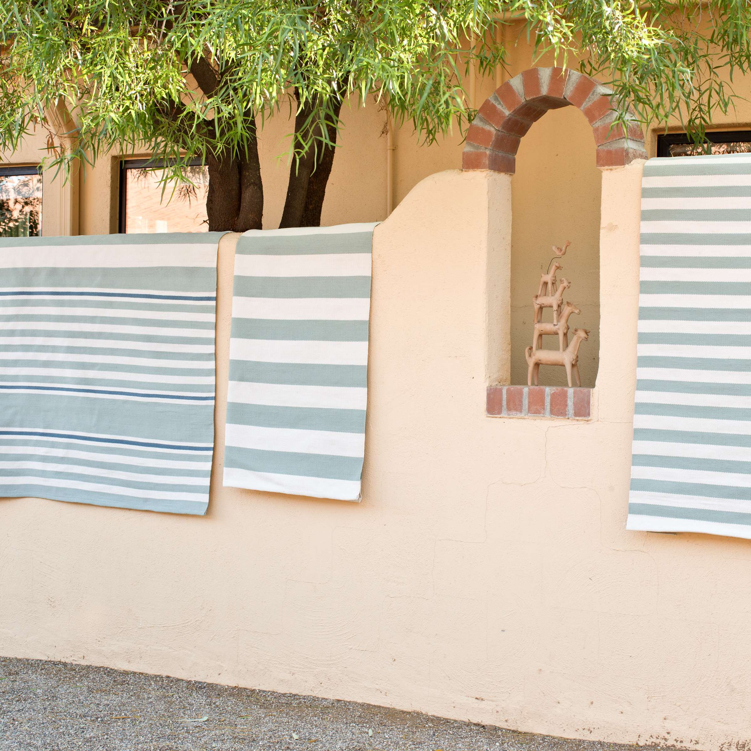 Dash & Albert Catamaran Stripe Light Blue/Ivory Indoor/Outdoor Rug