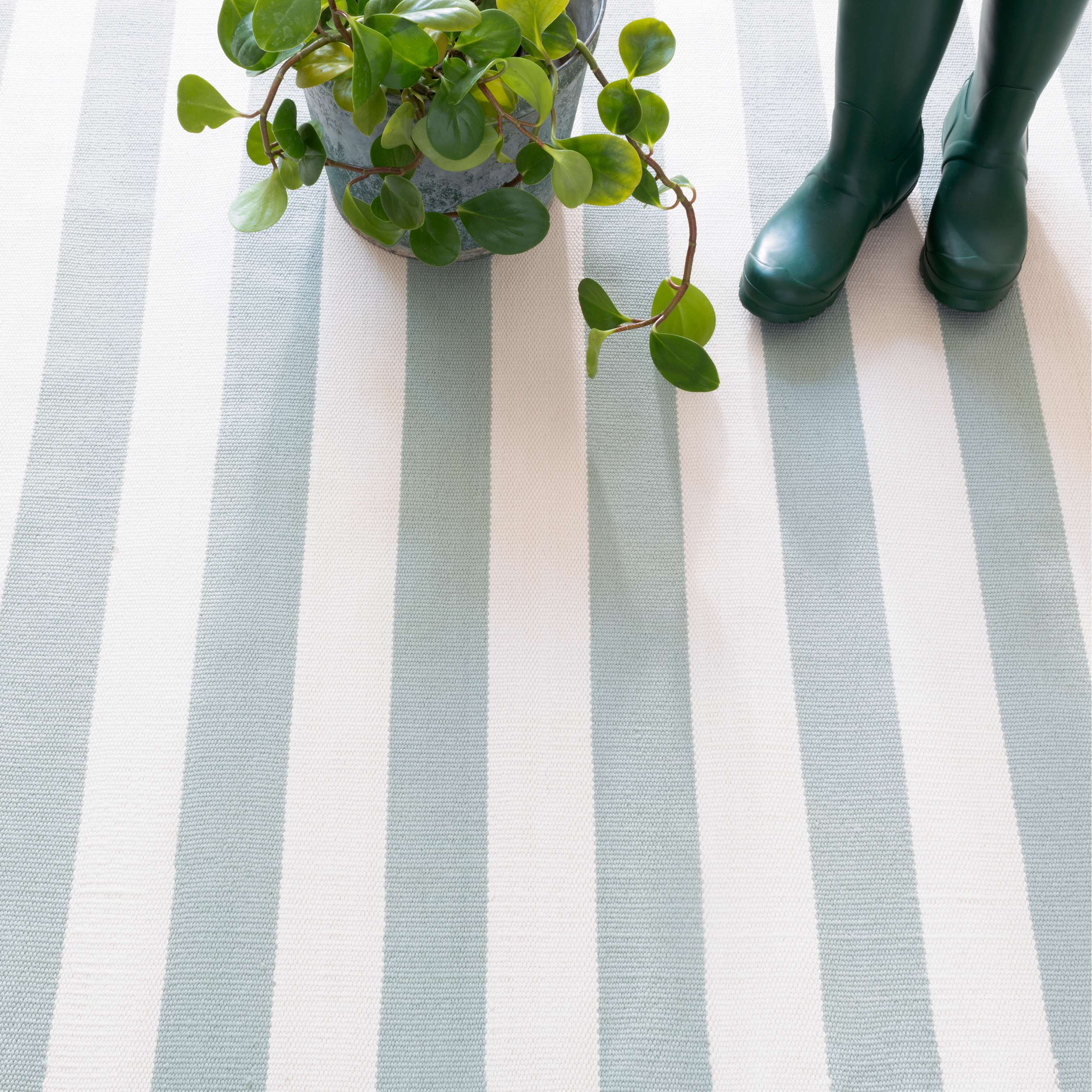 Dash & Albert Catamaran Stripe Light Blue/Ivory Indoor/Outdoor Rug