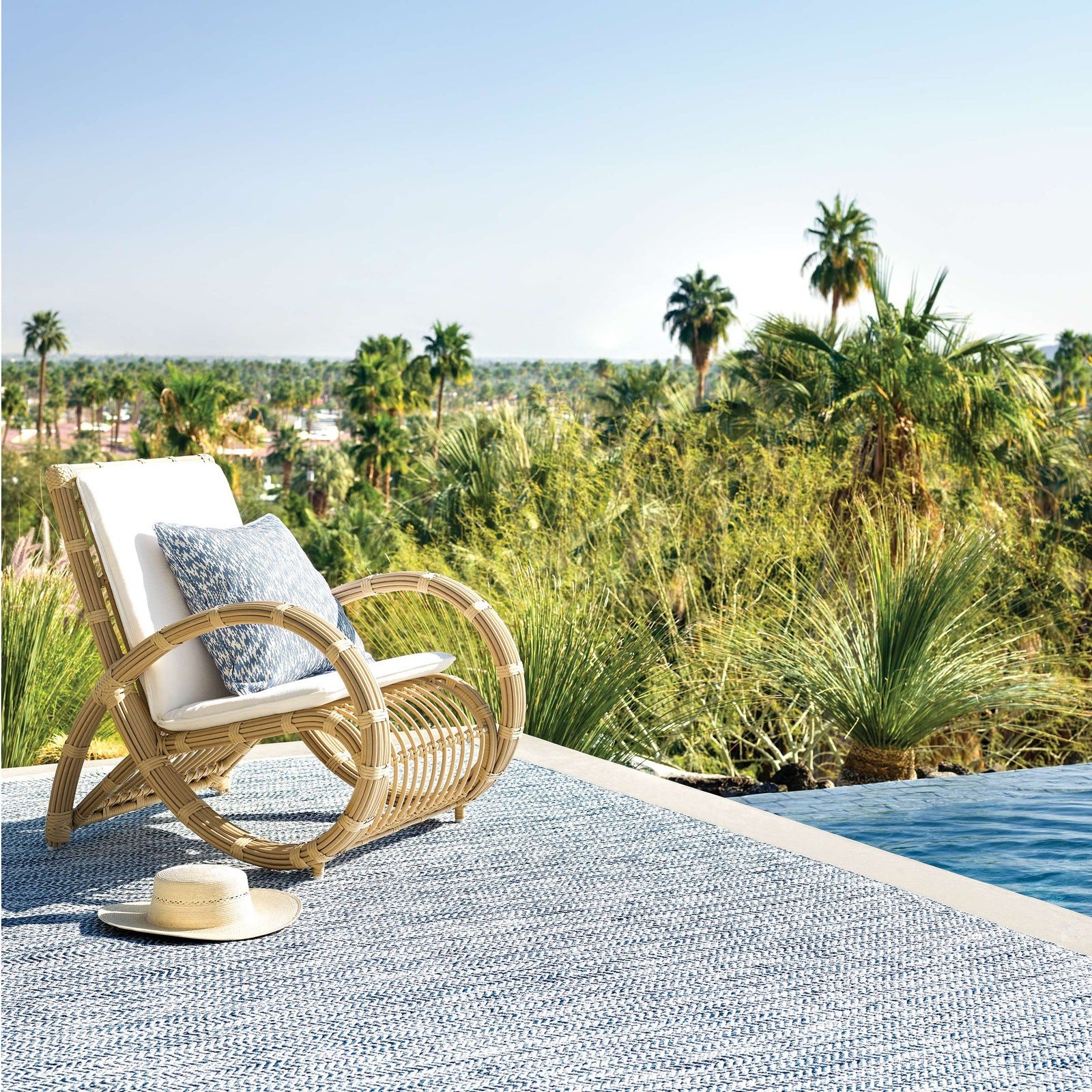 Dash & Albert Coastal Blue Indoor/Outdoor Rug