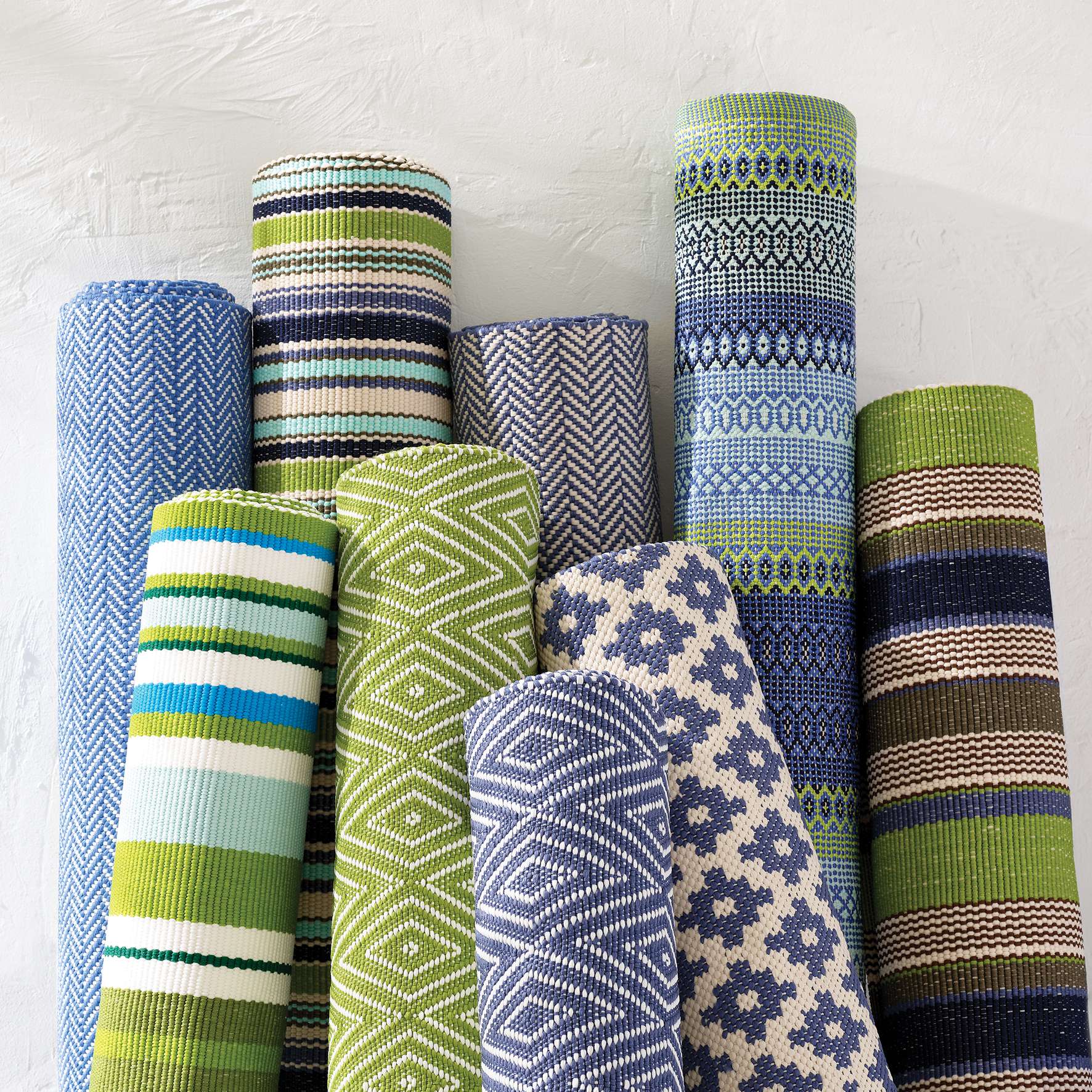 Dash & Albert Herringbone Denim/Ivory Indoor/Outdoor Rug