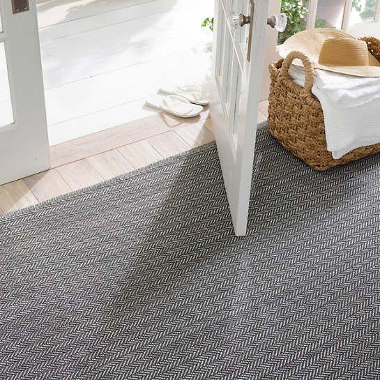 Dash & Albert Herringbone Shale/White Indoor/Outdoor Rug