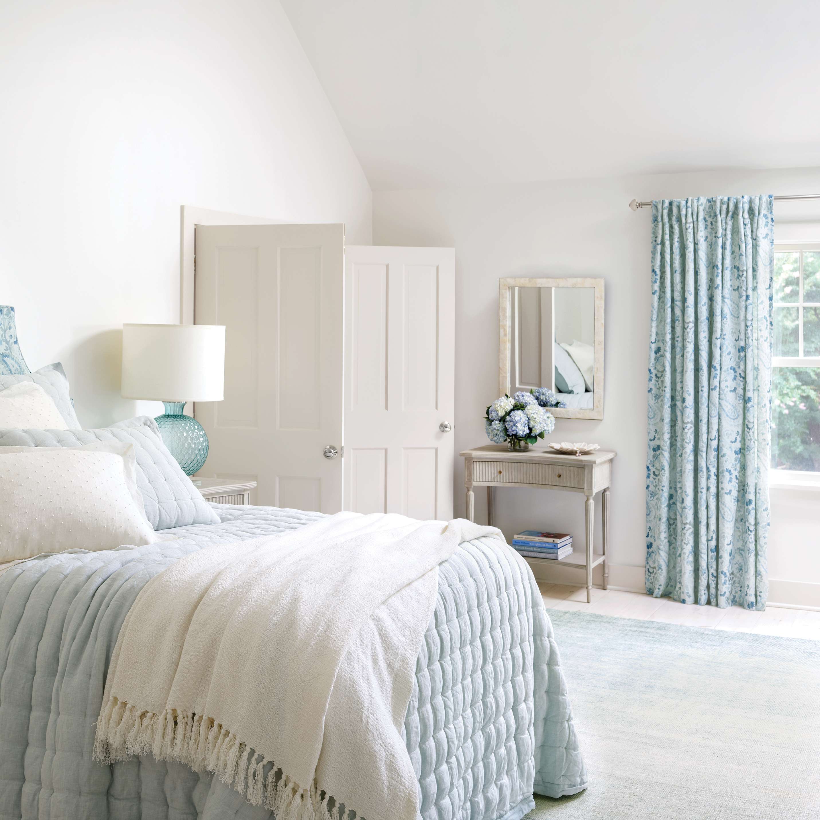 Dash & Albert Pandora Sky Loom Knotted Rug