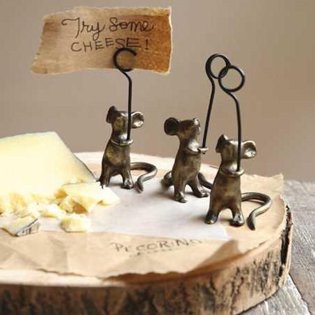 Distressed Iron Mouse Card Holder