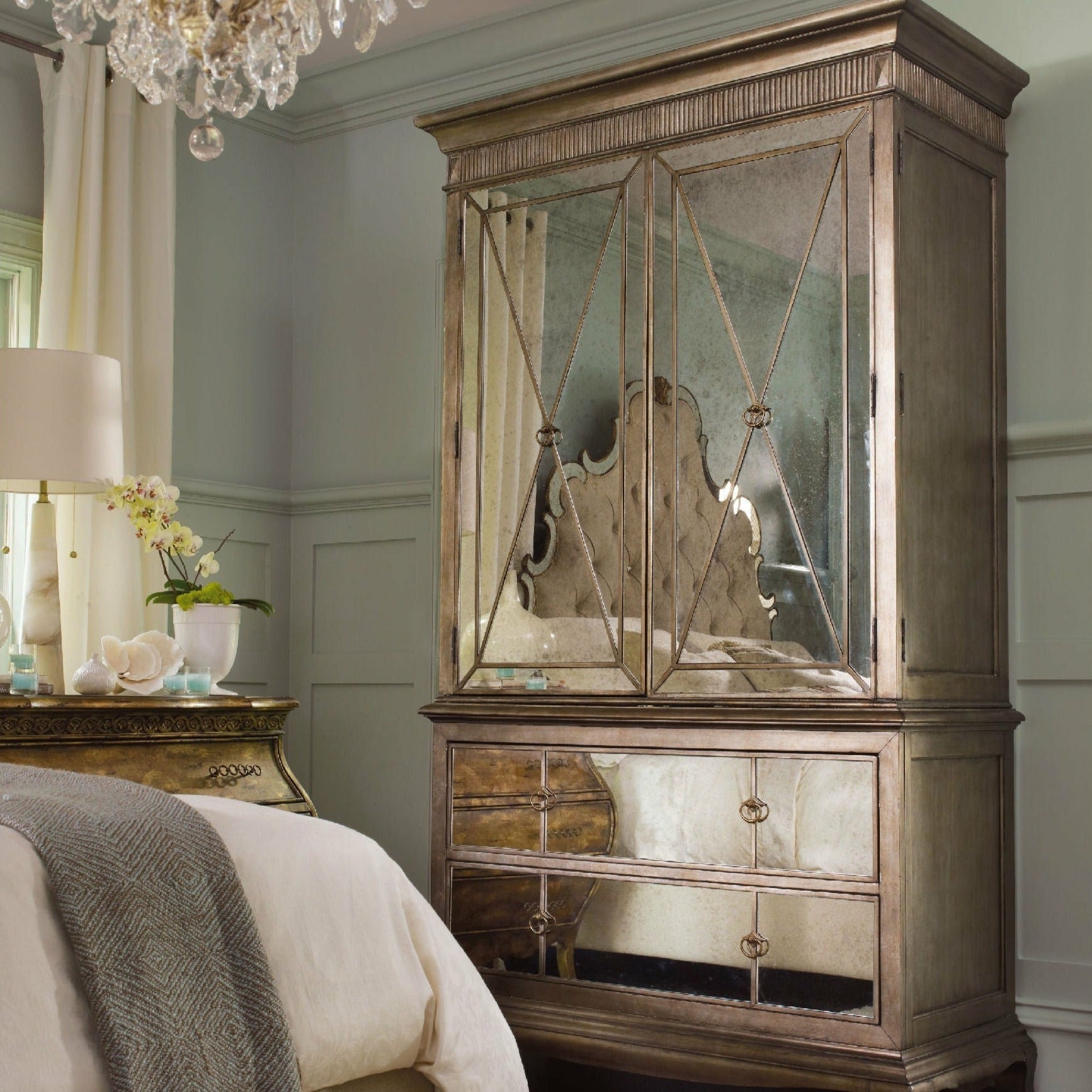 Sanctuary Armoire - Visage