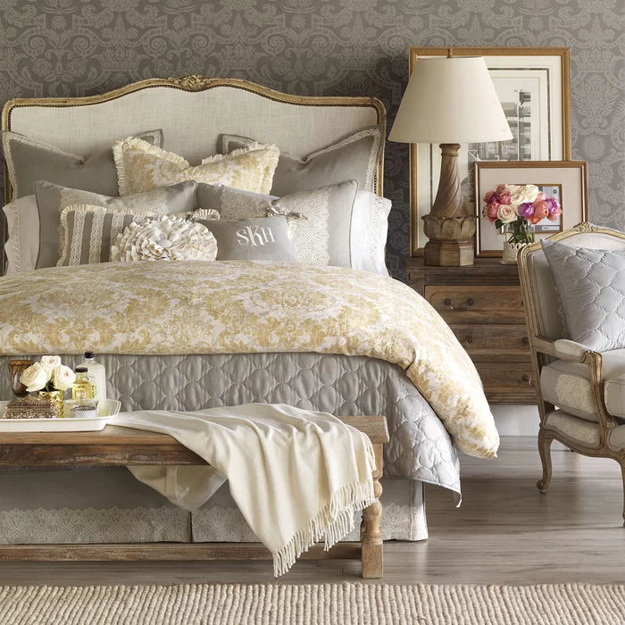 How to make your bedroom look more vintage