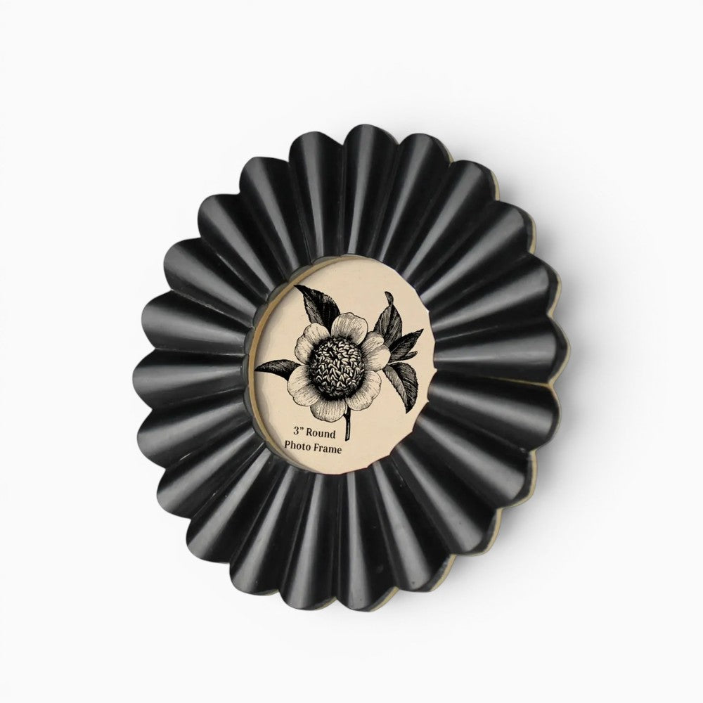 Black Scalloped Round Frame