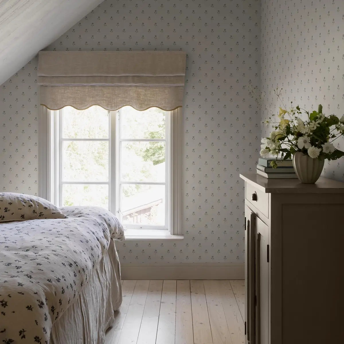 Schumacher Anemone Wallpaper