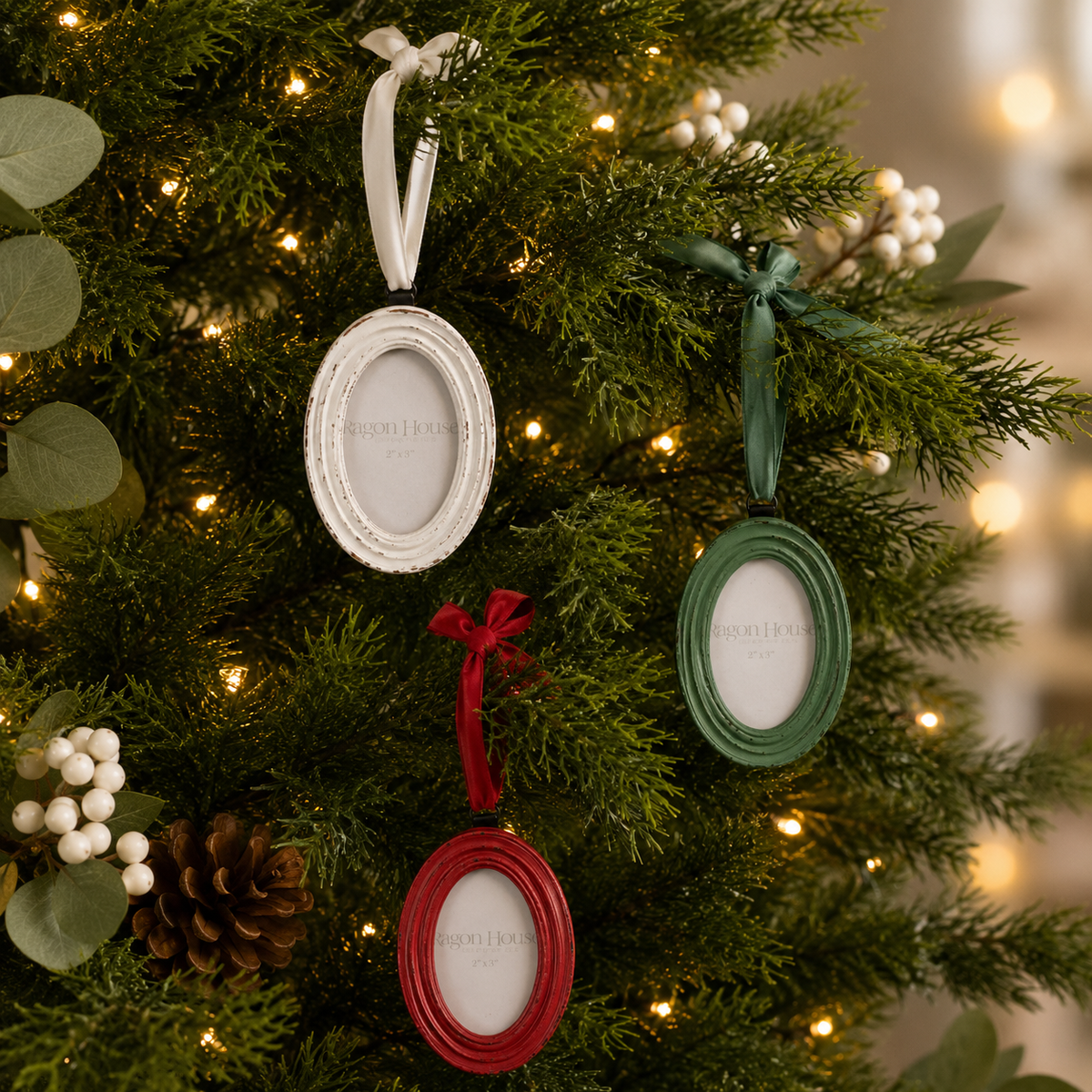 Distressed Oval Frame Ornament