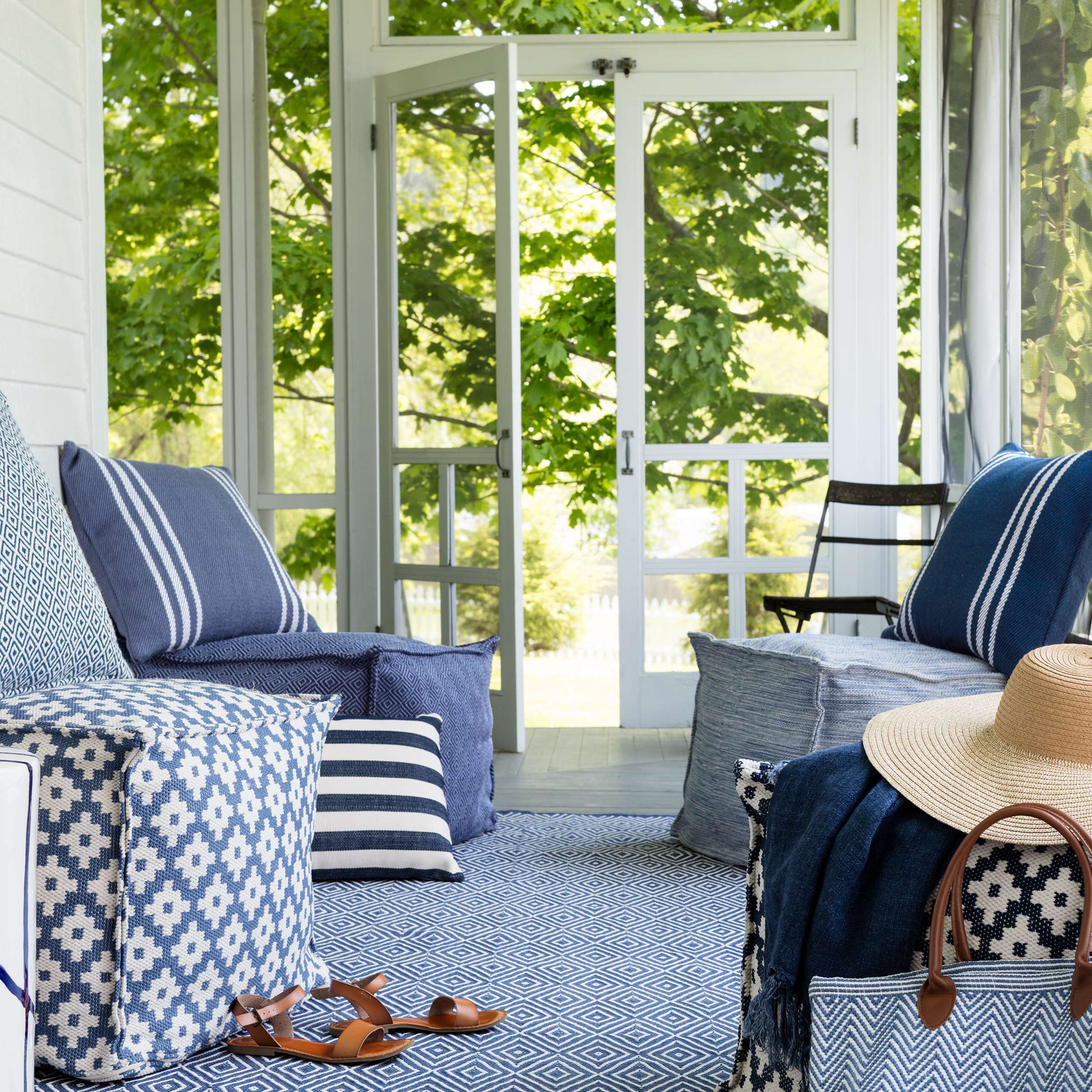 Dash & Albert Diamond Denim Indoor/Outdoor Rug