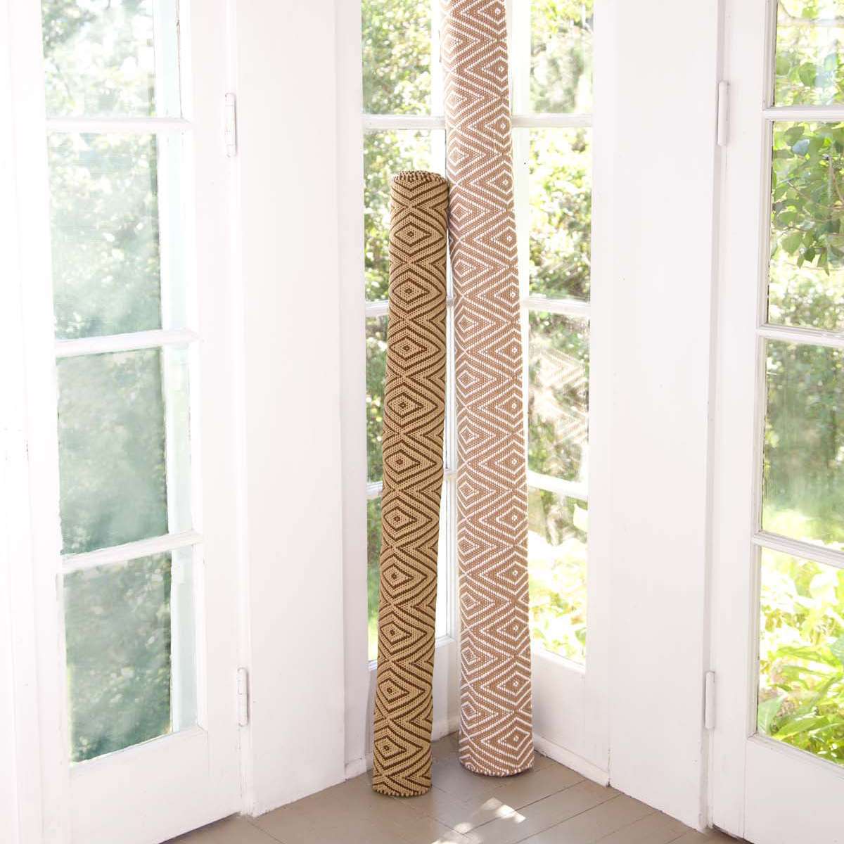 Dash & Albert Diamond Khaki/White Indoor/Outdoor Rug