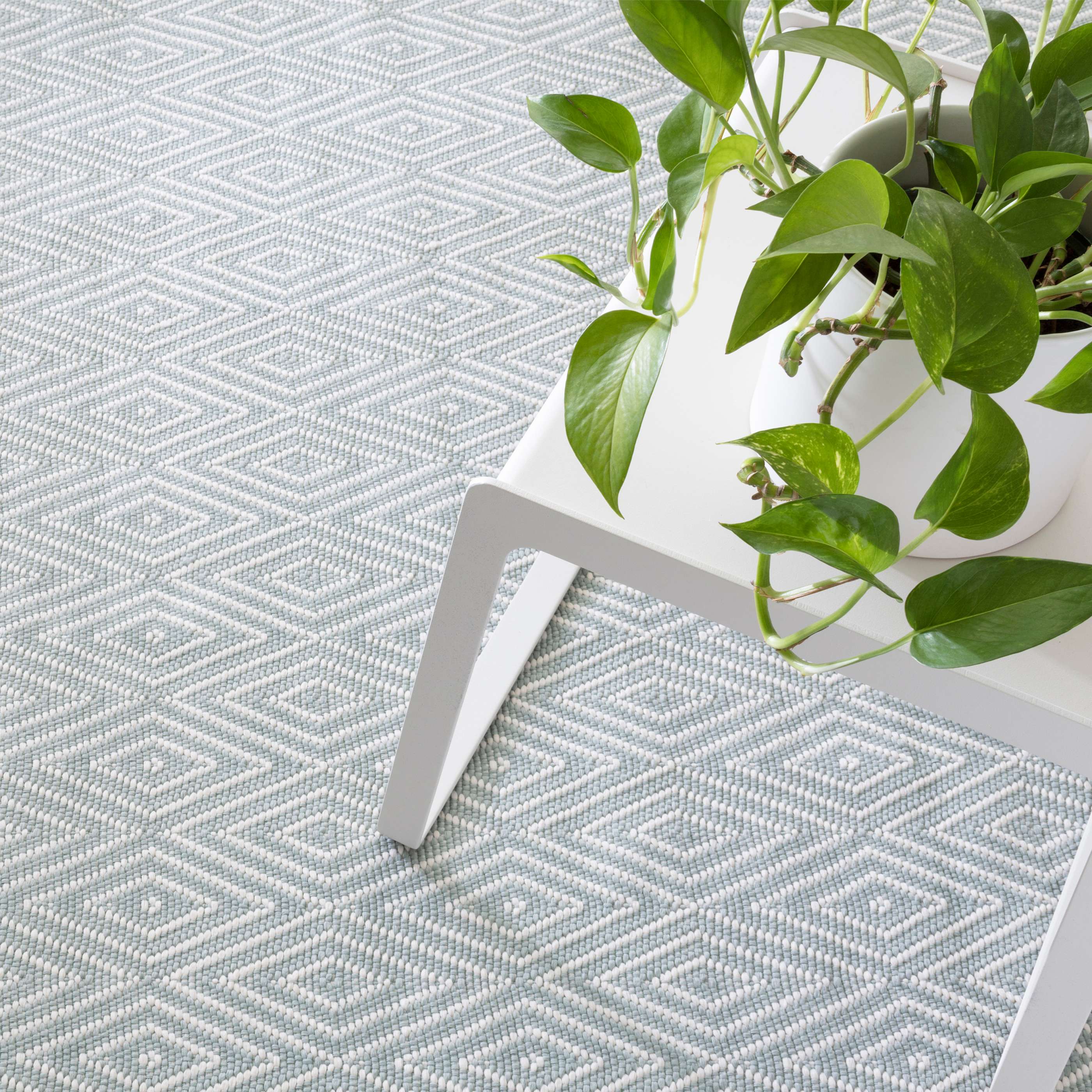 Dash & Albert Diamond Light Blue/Ivory Indoor/Outdoor Rug