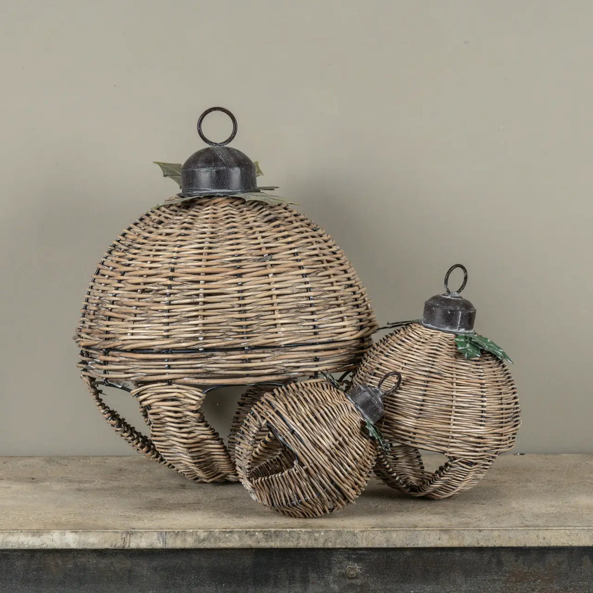 Wicker & Metal Holly Sleigh Bell
