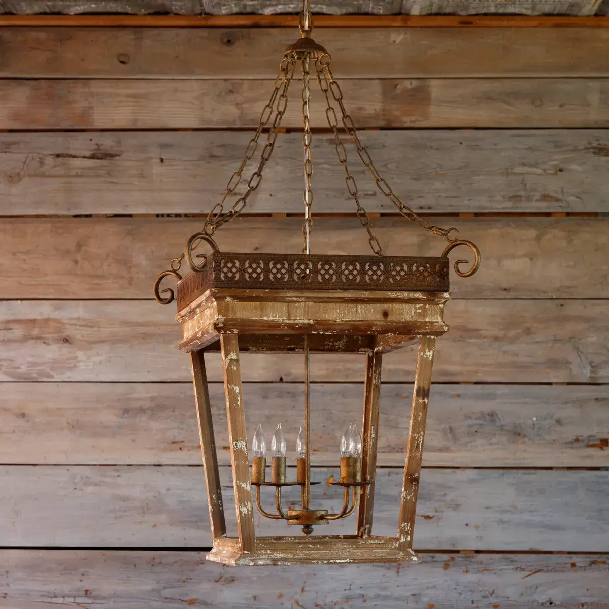 Maison De Gardien Chandelier