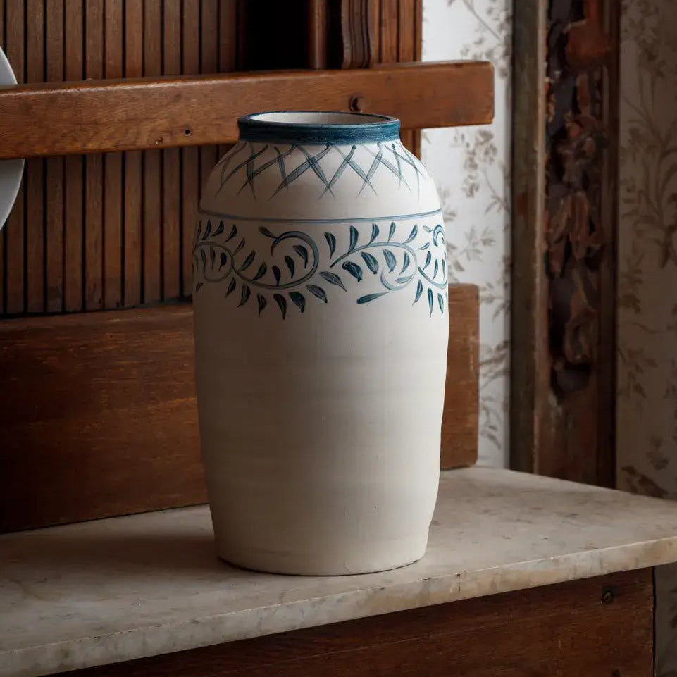 Jardin Bleu Olive Jar Vase