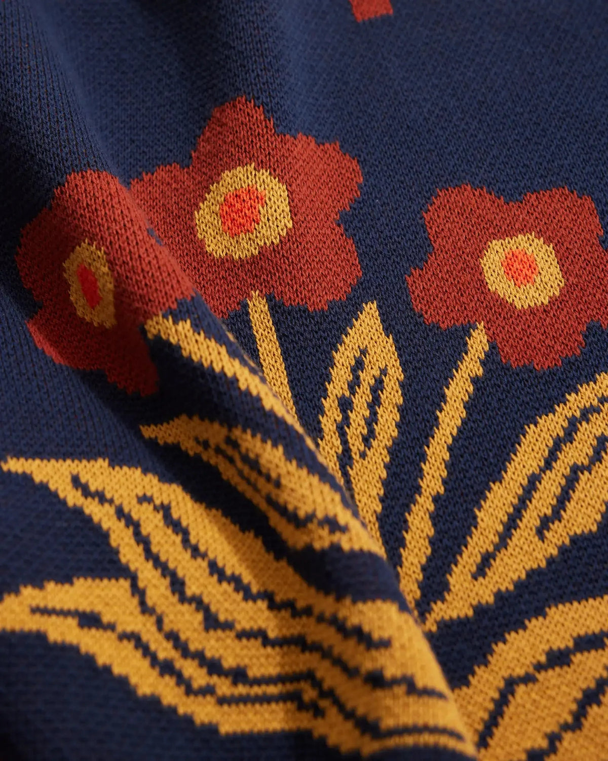 Biquette Petals Knit Blanket