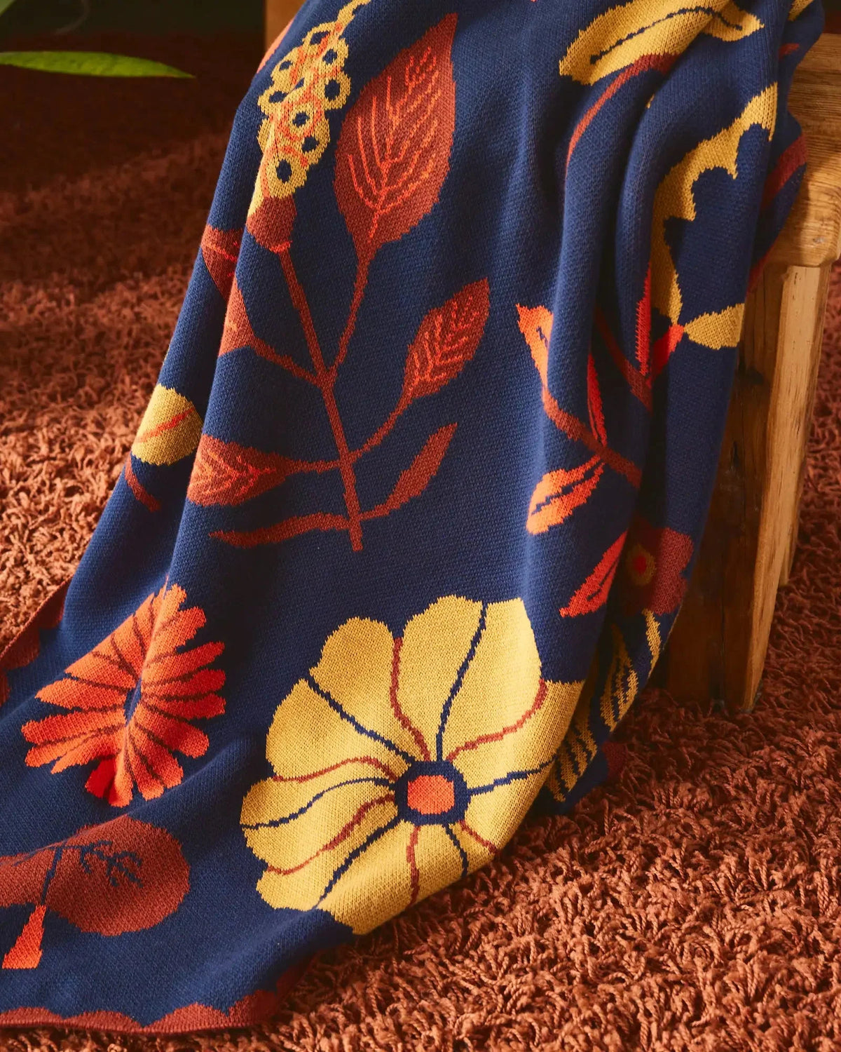 Biquette Petals Knit Blanket
