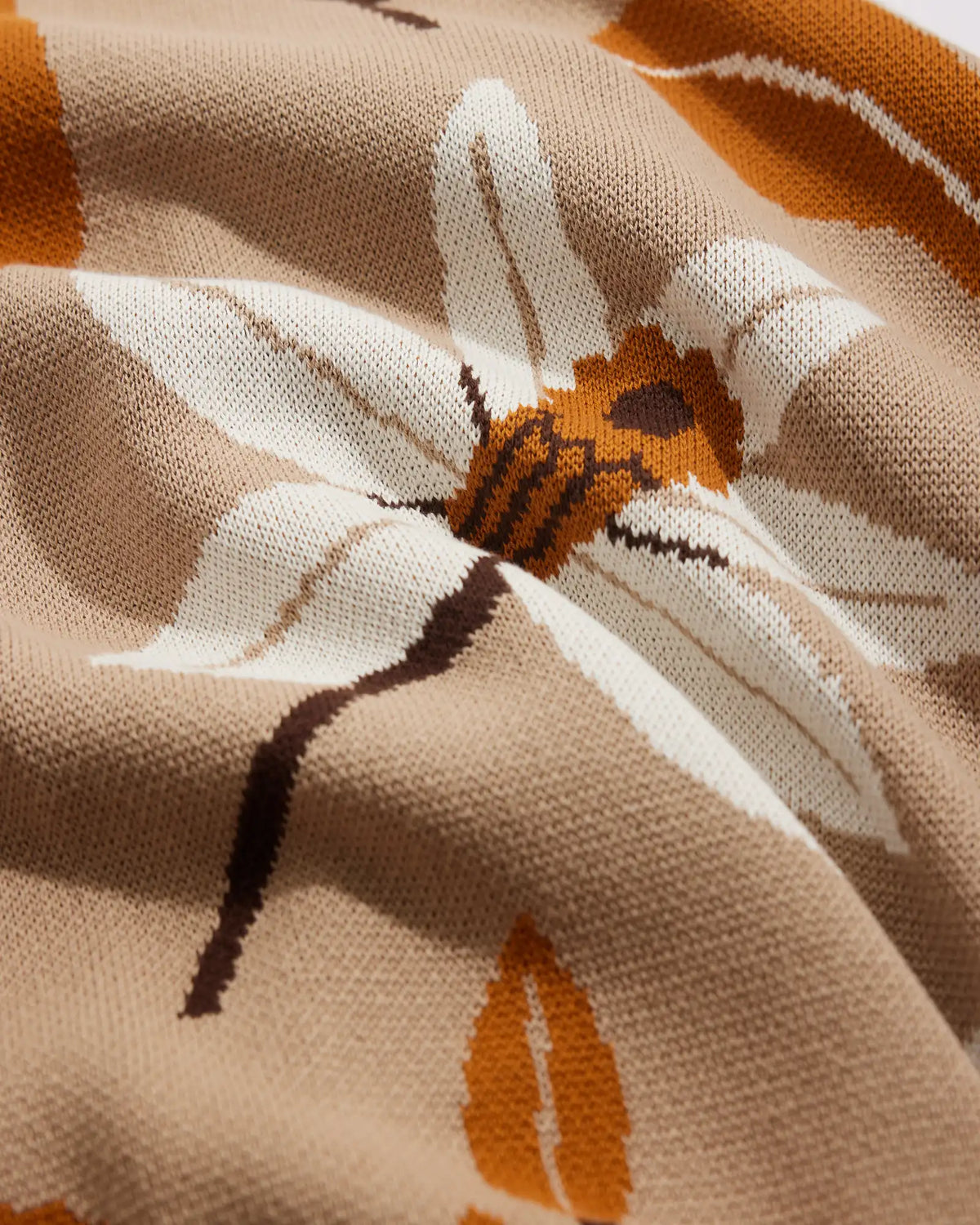 Biquette Petals Knit Blanket