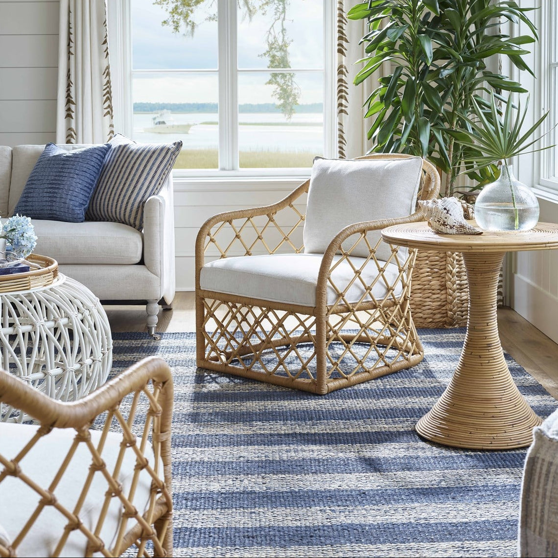 https://www.viewmastercms.com/assets/VMAPP_Universal_Furniture/image/ic/orig/U033845_RM.jpg