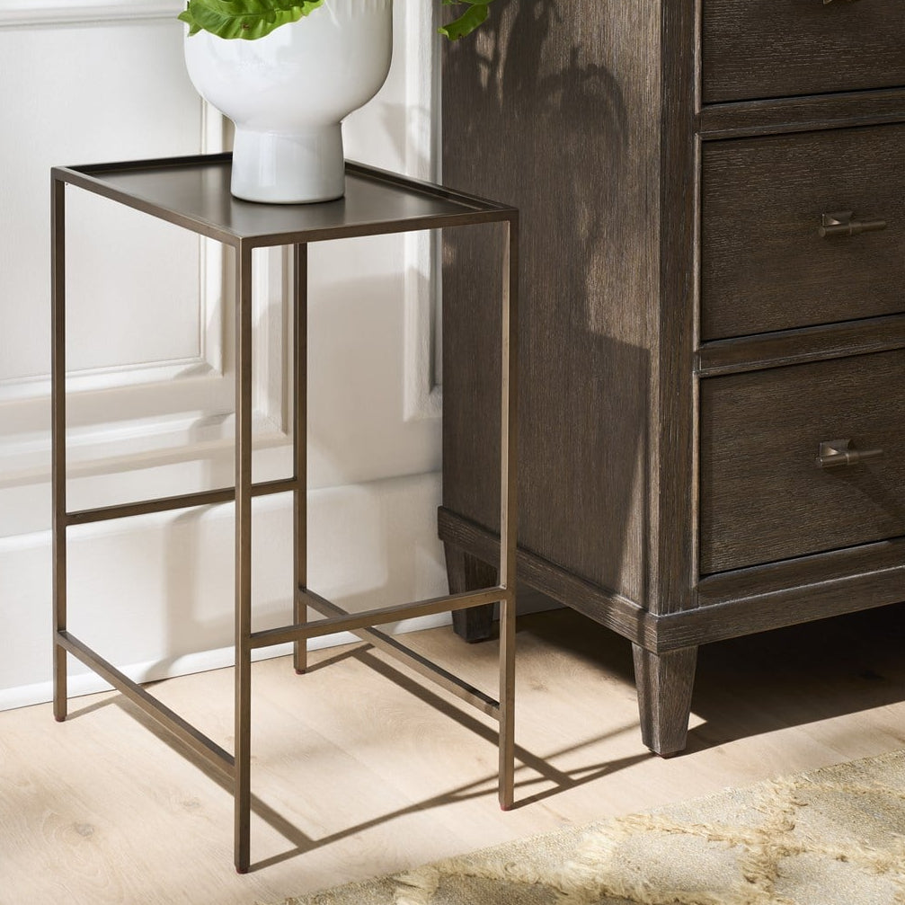 https://www.viewmastercms.com/assets/VMAPP_Universal_Furniture/image/ic/orig/U508817_RS.jpg