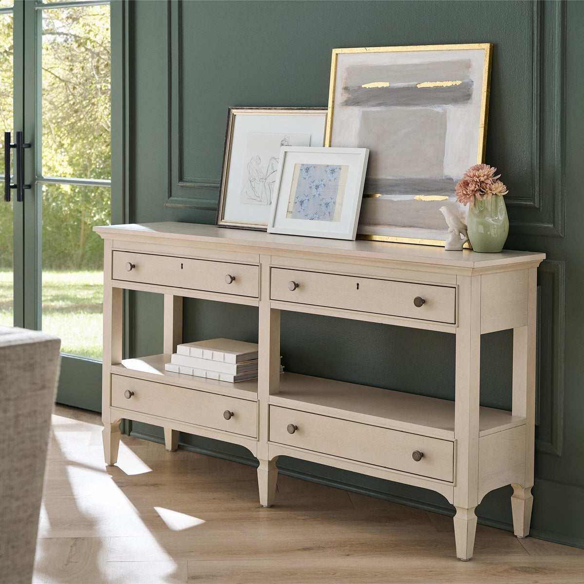 https://www.viewmastercms.com/assets/VMAPP_Universal_Furniture/image/ic/orig/U550A826_RS_VM.jpg