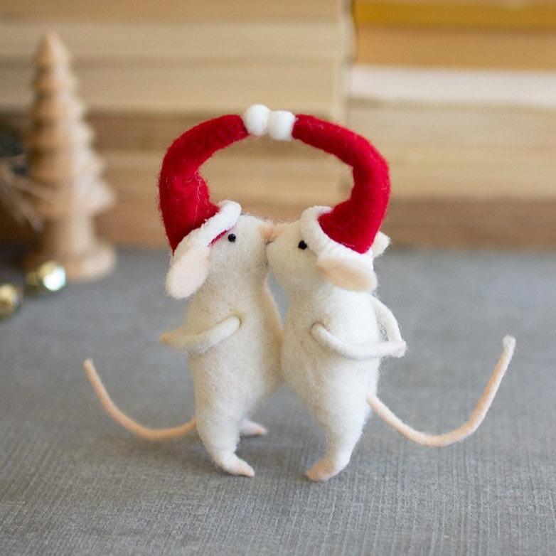 Holiday Kissing Mice